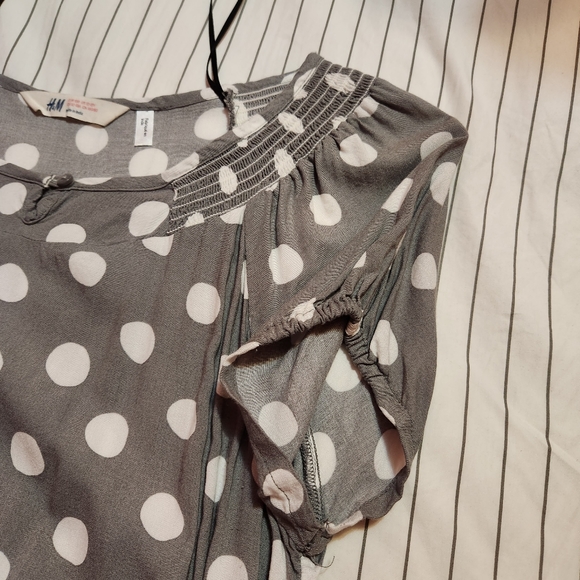 H&M Grey Top with Polka Dot - Picture 4 of 6